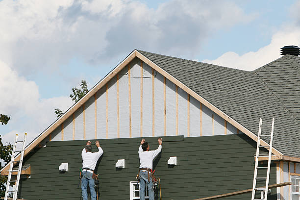 Professional Siding Installation technician working in Arlington Heights, IL